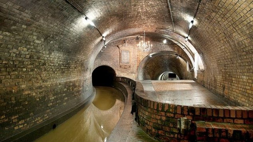 Der  Kronleuchtersaal im Kölner Untergrund
