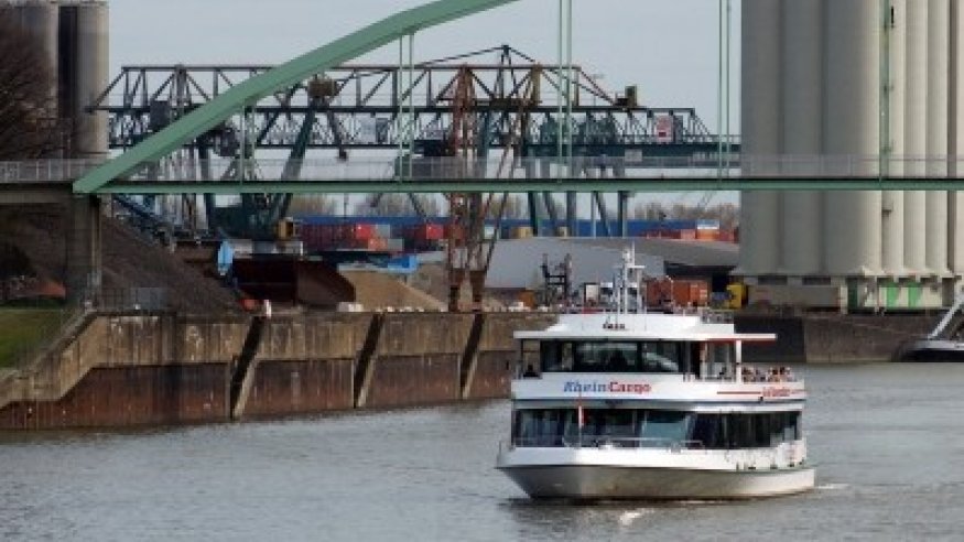 Große Hafenrundfahrt: Besichtigung der Kölner Häfen (3 Std.)