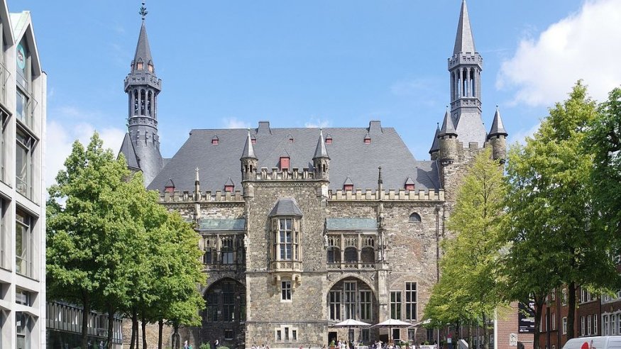 Aachener Rathaus und Europamarkt der Kunsthandwerker