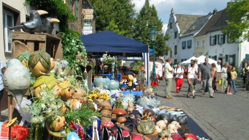 Ricarda-Markt in Alt-Kaster – Kunsthandwerk in mittelalterlicher Altstadt