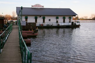 Abendessen und Kölsche Tön im Sürther Bootshaus