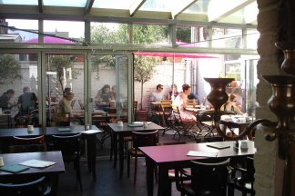 Frühstück im Café Sehnsucht