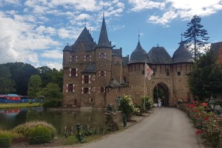 Von Burg Satzvey zur Bruder Klaus Kapelle - Wanderung und Besichtigung